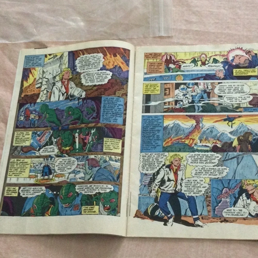 Comic Book Robotech Deffenders 1985 story of robots to protect the world
